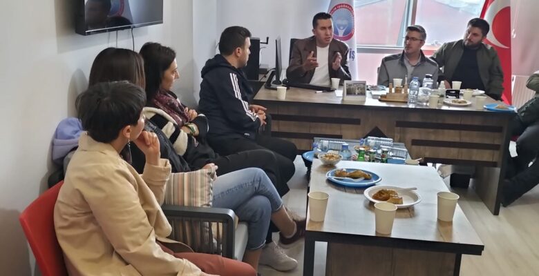 Eğitim-İş’ten Promosyon Tepkisi: “Öğretmeni Değersizleştiren Rakamı Kabul Etmiyoruz!”