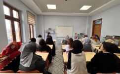 Ağrı’da Kadına Yönelik Şiddetle Mücadele Eğitimleri Sürüyor Ağrı’da Kadına Yönelik Şiddetle Mücadele Eğitimleri Sürüyor